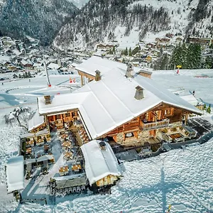 https://le-vieux-chalet.hotels-rhonealpes.com