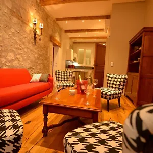 https://les-appartements-clarisse-et-mathilde.aixenprovencehotels.org